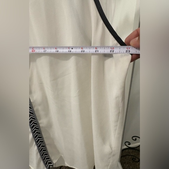 Maurices White and Black Sleeveless Blouse - Picture 5 of 6